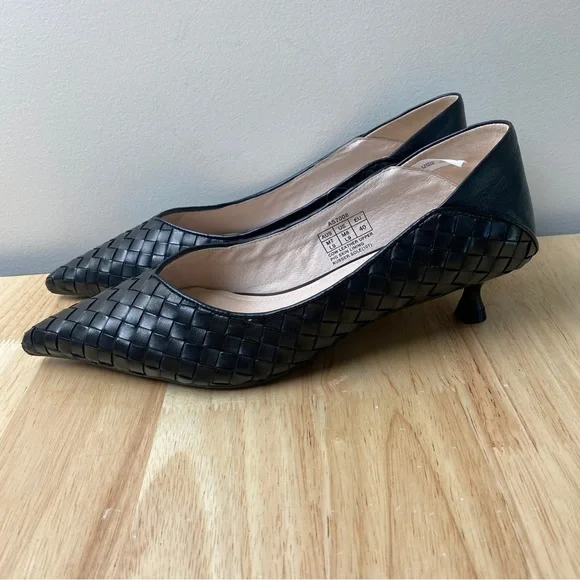 UGG AUSTRALIA Anaya Black Plaited Leather Pointed Toe Kitten Heels Pumps Sz AU 9 - Picture 3 of 13